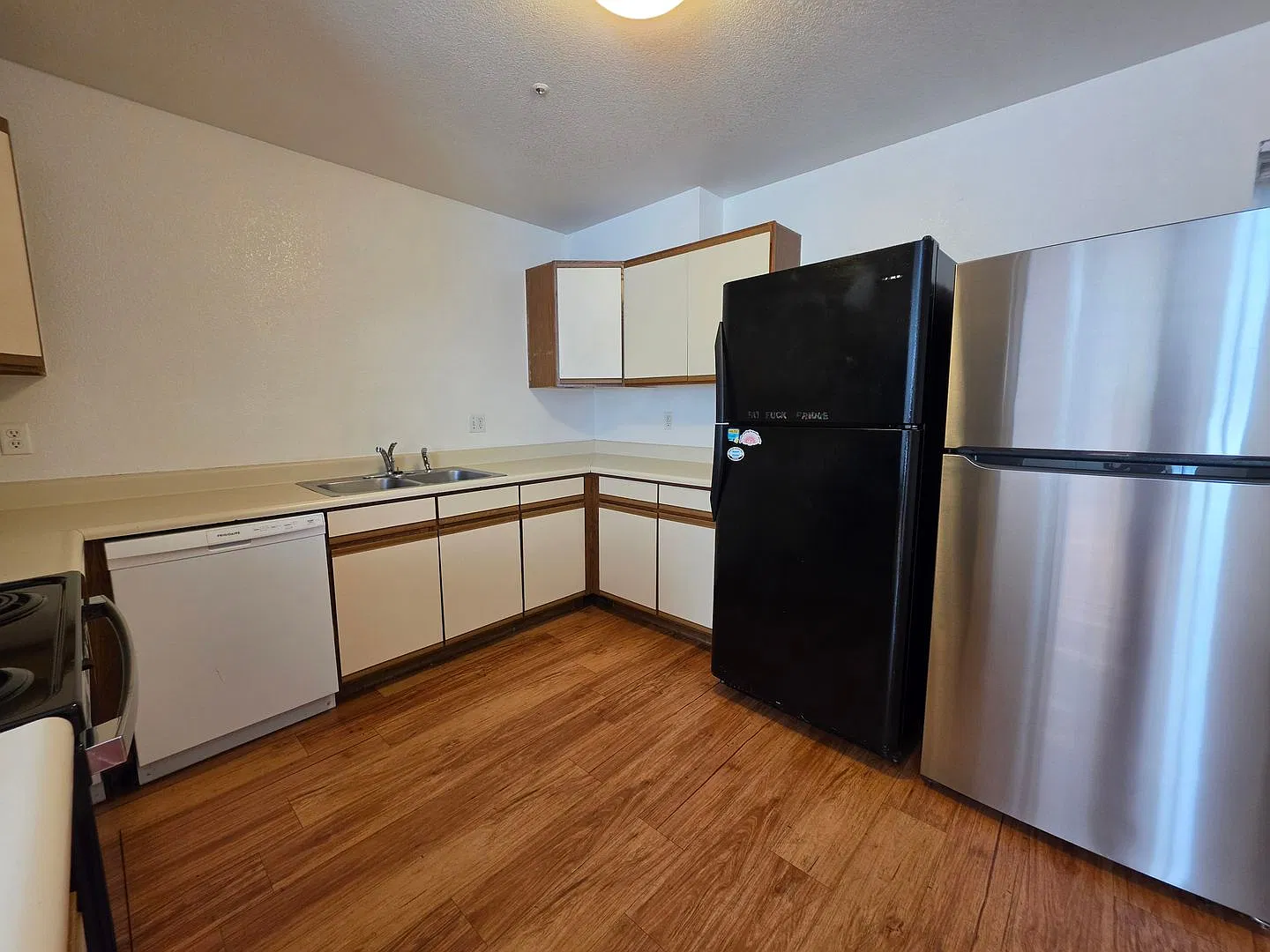 5 Bed On The Hill! — Photo 4