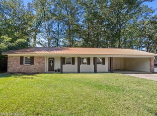 908 Live Oak Dr, Clinton, MS 39056