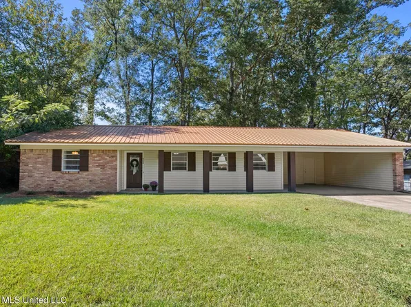 908 Live Oak Dr, Clinton, MS 39056