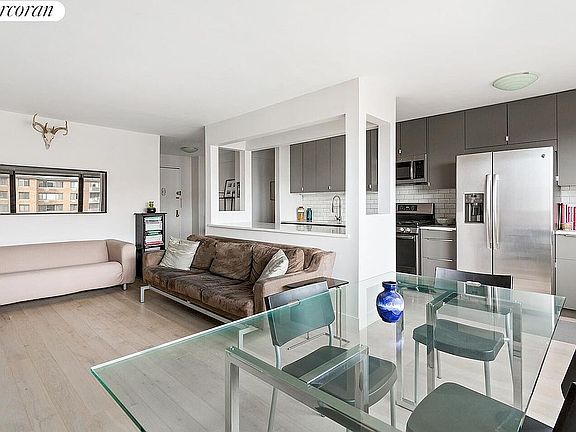 2nd image of 185 Hall St APT 1501