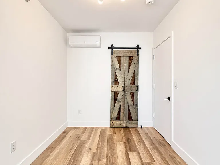 16 Howard Ave #2B — Photo 5
