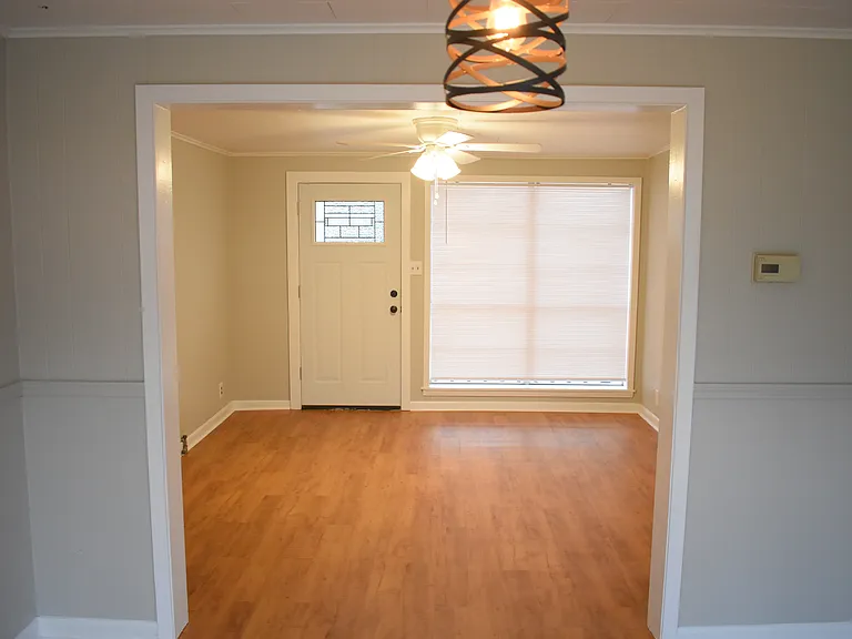 221 N Sanders St — Photo 29