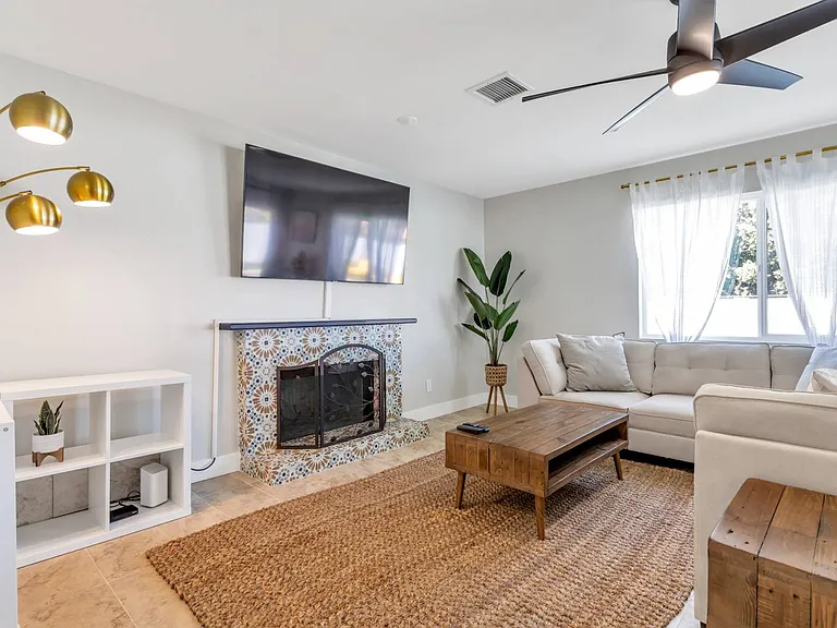2124 E Hillery Dr — Photo 24
