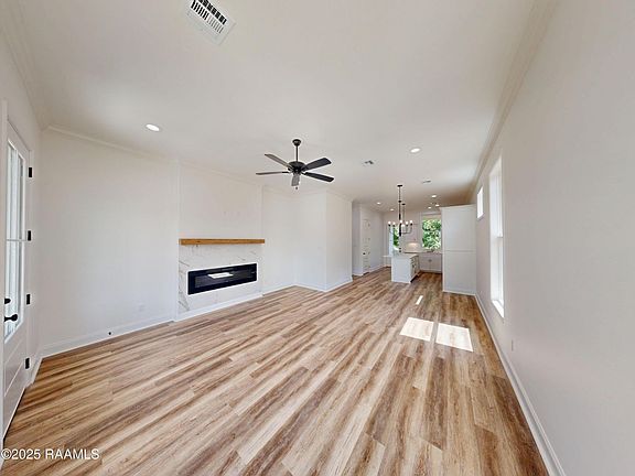4th image of 119 Chimney Rock Blvd