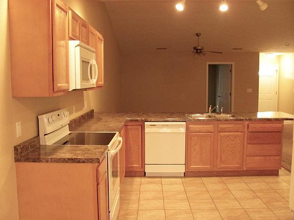 4th image of 108 S Carbon St APT C