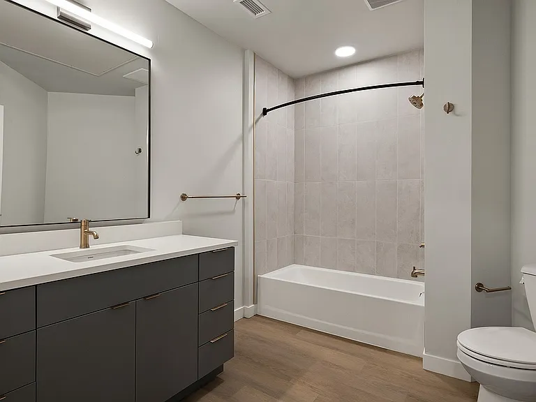 Garnet | Bathroom