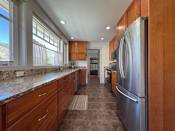 3rd image of 1451 Canford Ave