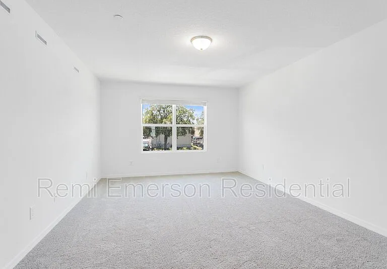 3150 Merton Aly — Photo 9
