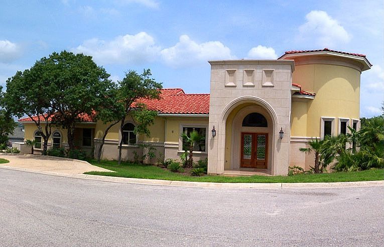 1st image of 3 Highgate Dr