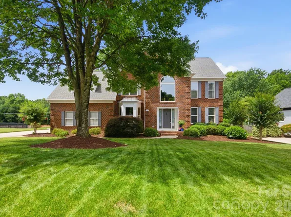 21415 John Pines Dr, Cornelius, NC 28031