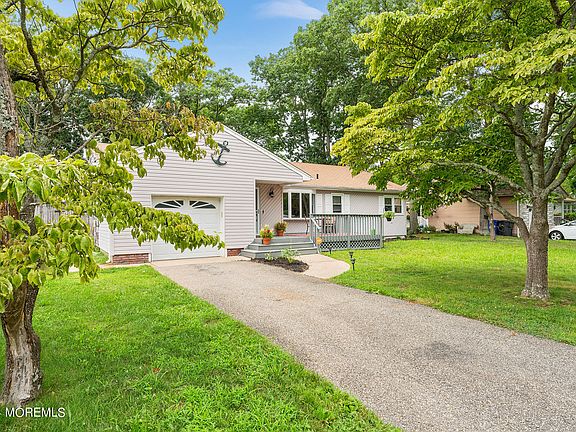 3rd image of 104 Blossom Drive