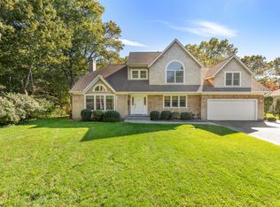 9 Eisenhower Dr, East Quogue, NY 11942