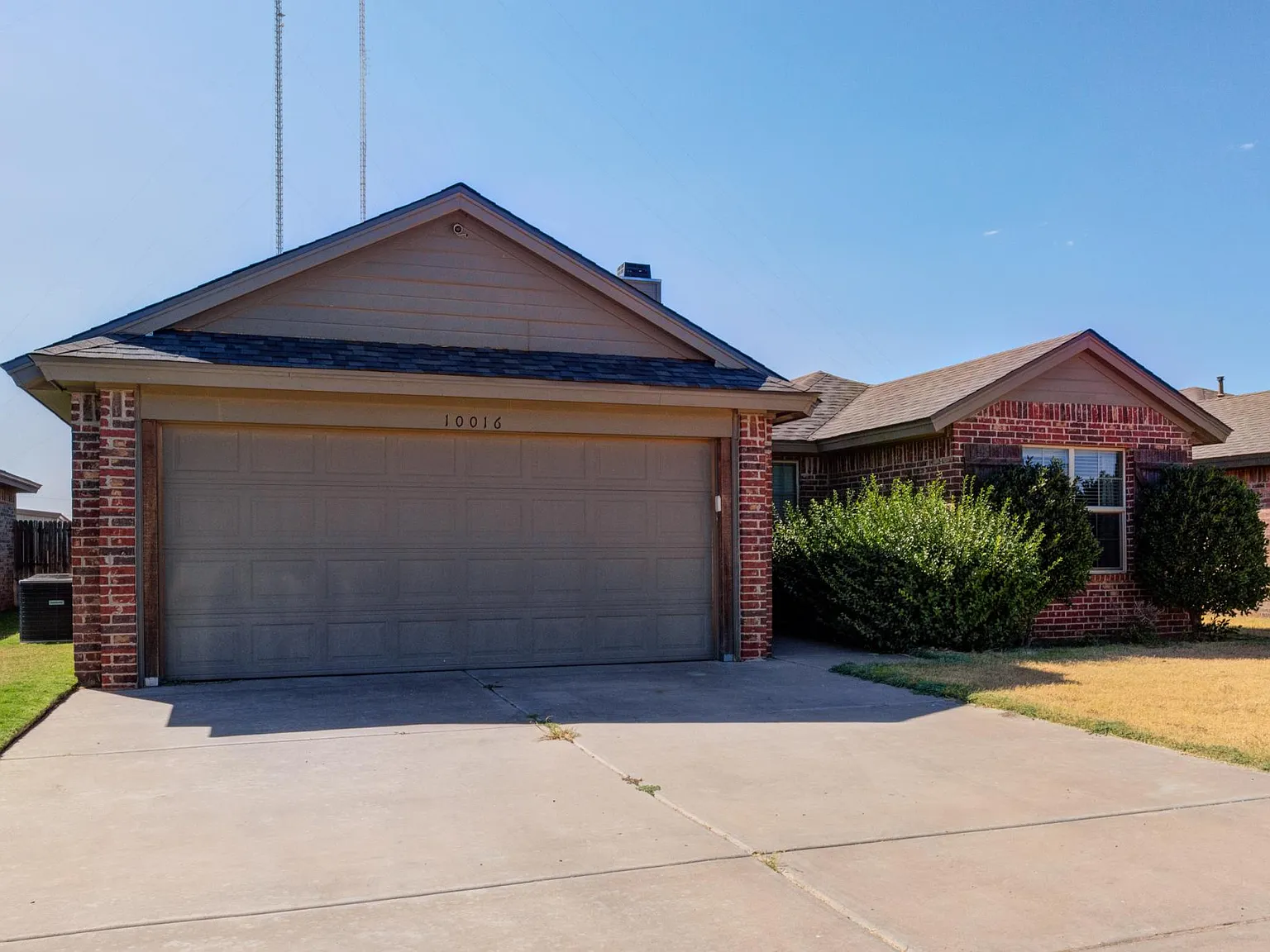 4 bed, 1733 sqft, $1,999 — Photo 1