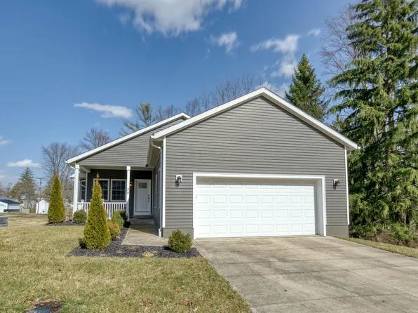 38 S Calhoun St, Centerburg, OH 43011