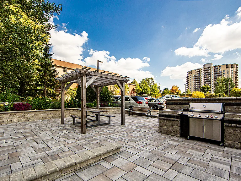 250 Lena Cres — Photo 8