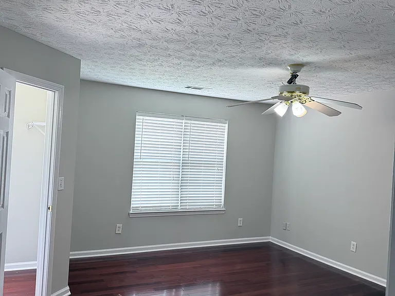 1086 Yellow River Dr — Photo 16