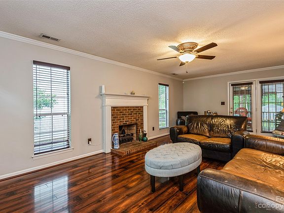 5th image of 4018 Mozart Ct