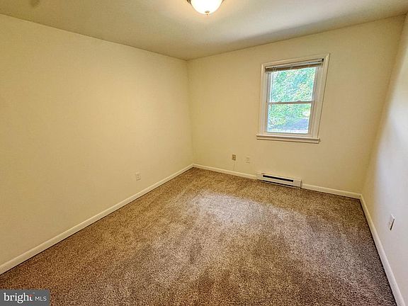 5th image of 154 Niantic Rd