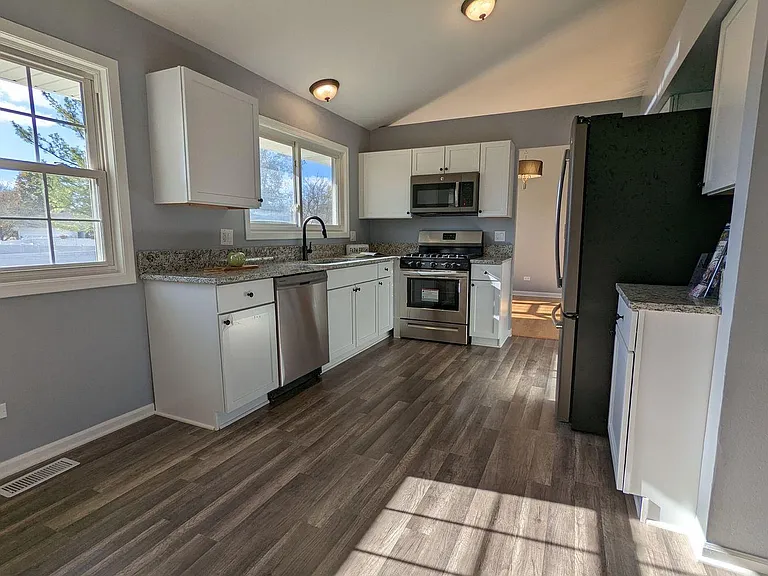 545 Monarch Dr — Photo 2