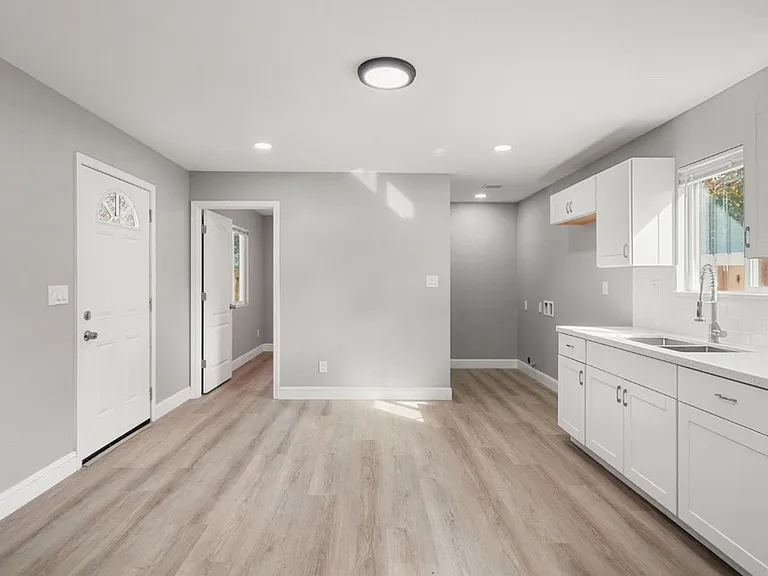 2116 Report Ave — Photo 5