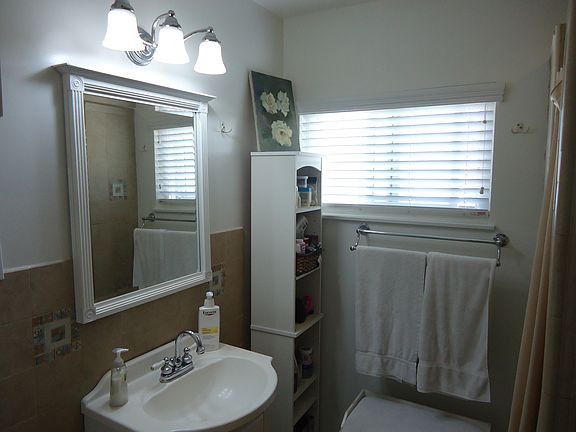 5th image of 610 Foxpark Dr