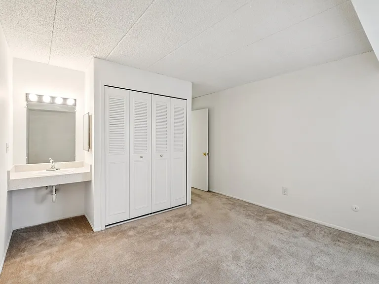 Riverside Village Apartments — Photo 110