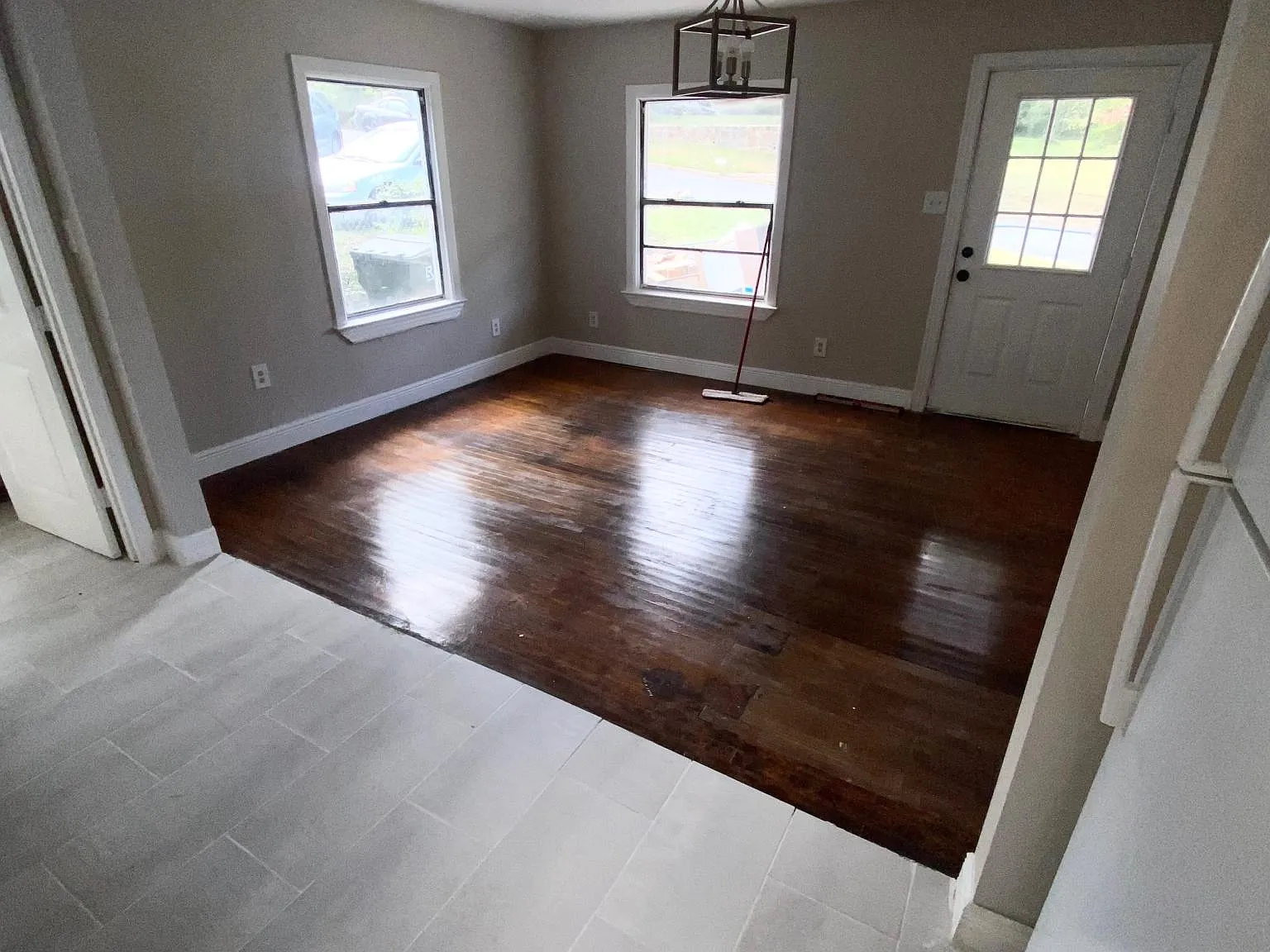 3 bed, 850 sqft, $885 — Photo 2