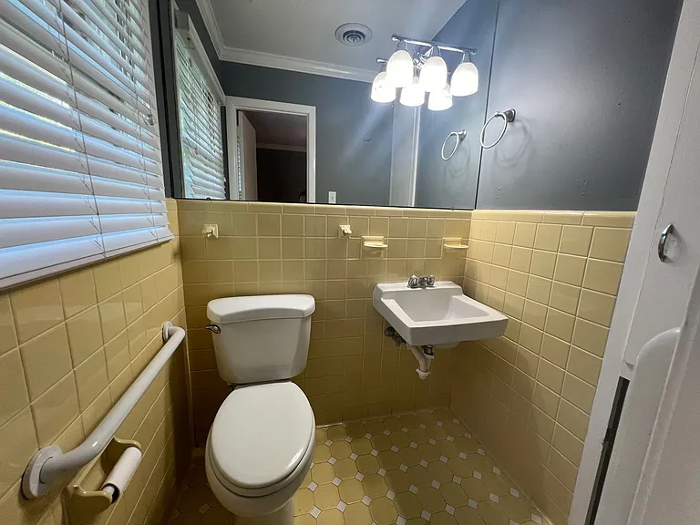 726 E Magnolia Ave — Photo 4