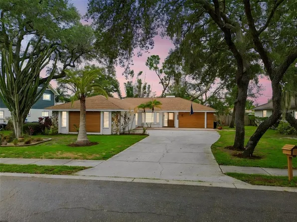 1425 POINSETTIA AVENUE, TARPON SPRINGS, FL 34689