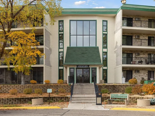 10501 Cedar Lake Rd APT 206, Minnetonka, MN 55305