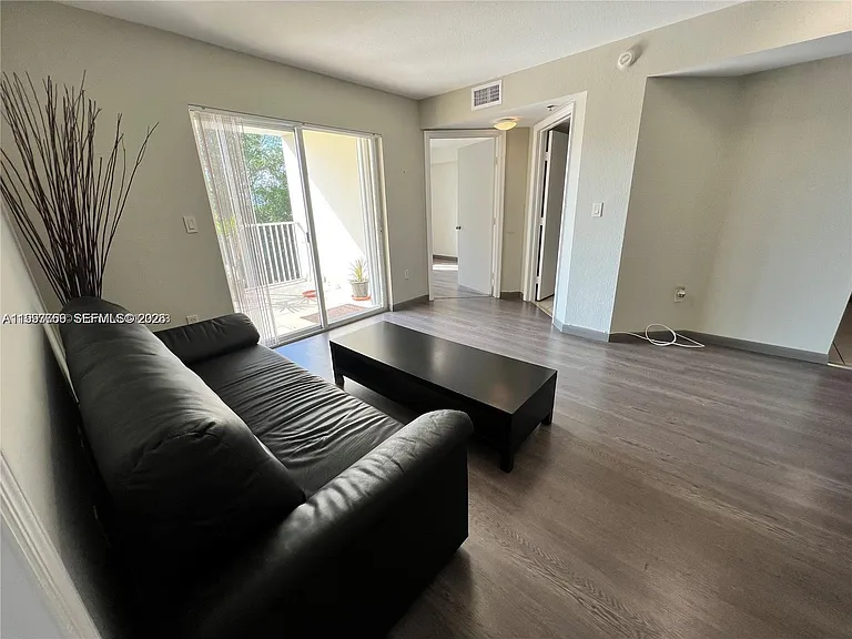 637 SW 3rd St #306 — Photo 1