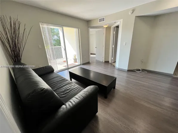 637 SW 3rd St, Miami, FL