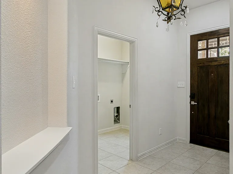 531 Catherine Ln — Photo 33