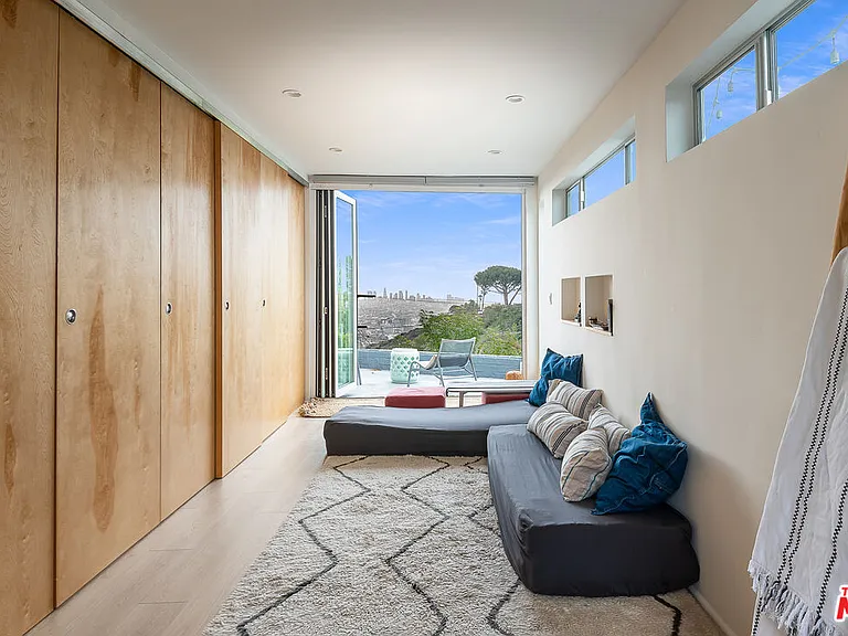 7107 Pacific View Dr — Photo 18