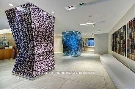 5th image of 832 Bay St #902