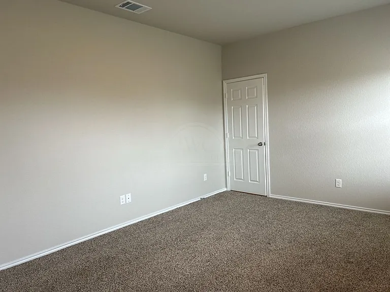 1319 Iron Horse Dr — Photo 18
