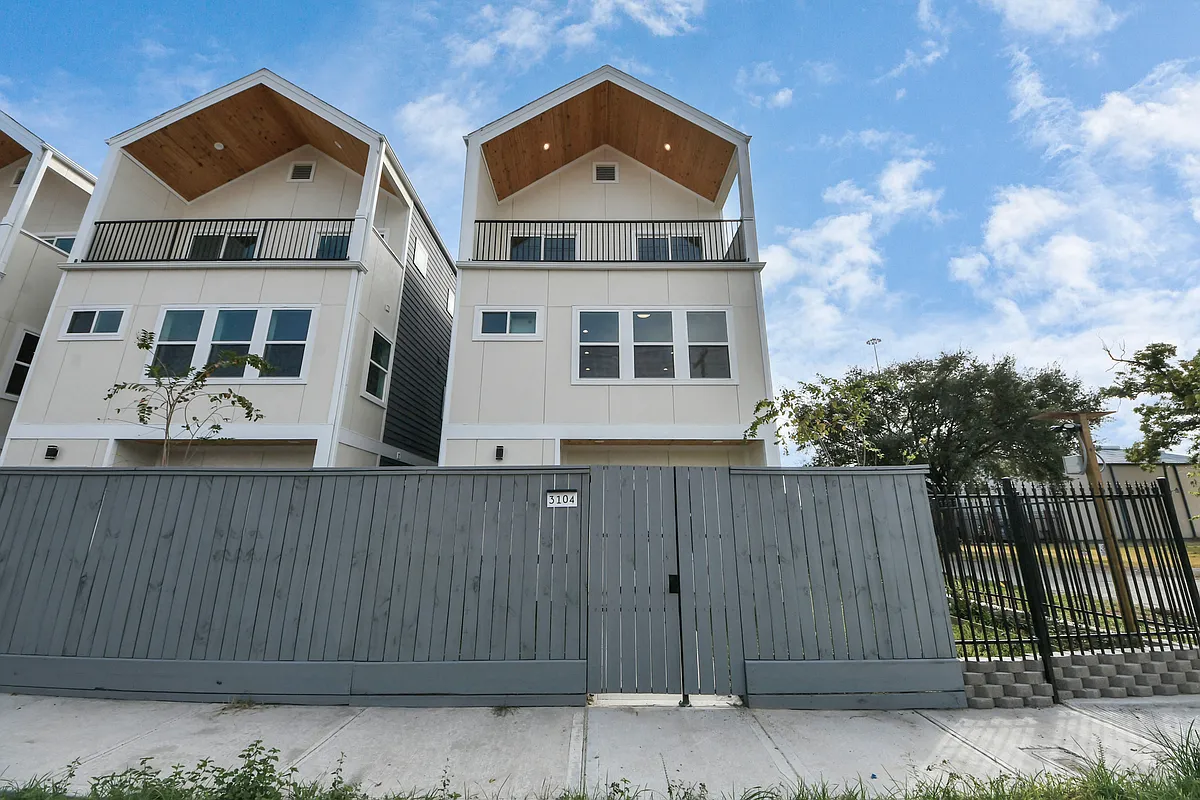 Building Photo - 3806A Yale St