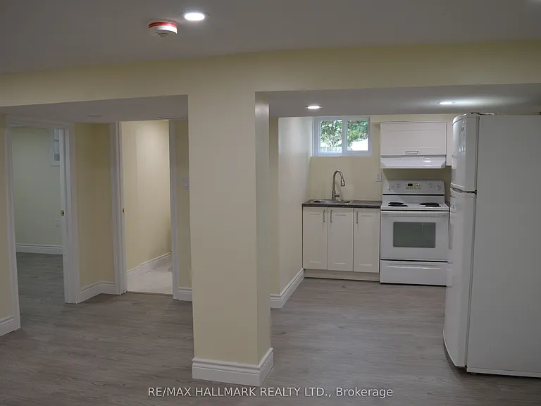 9884 Bayview Ave #LOWER — Photo 12
