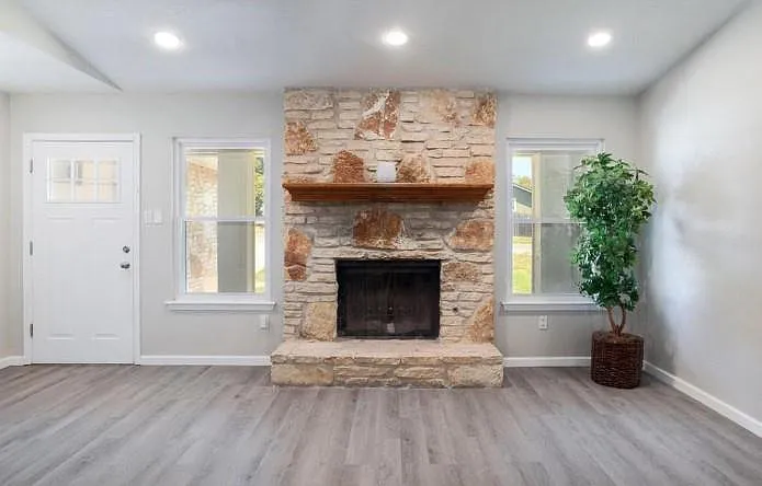 2121 Trede Dr — Photo 6