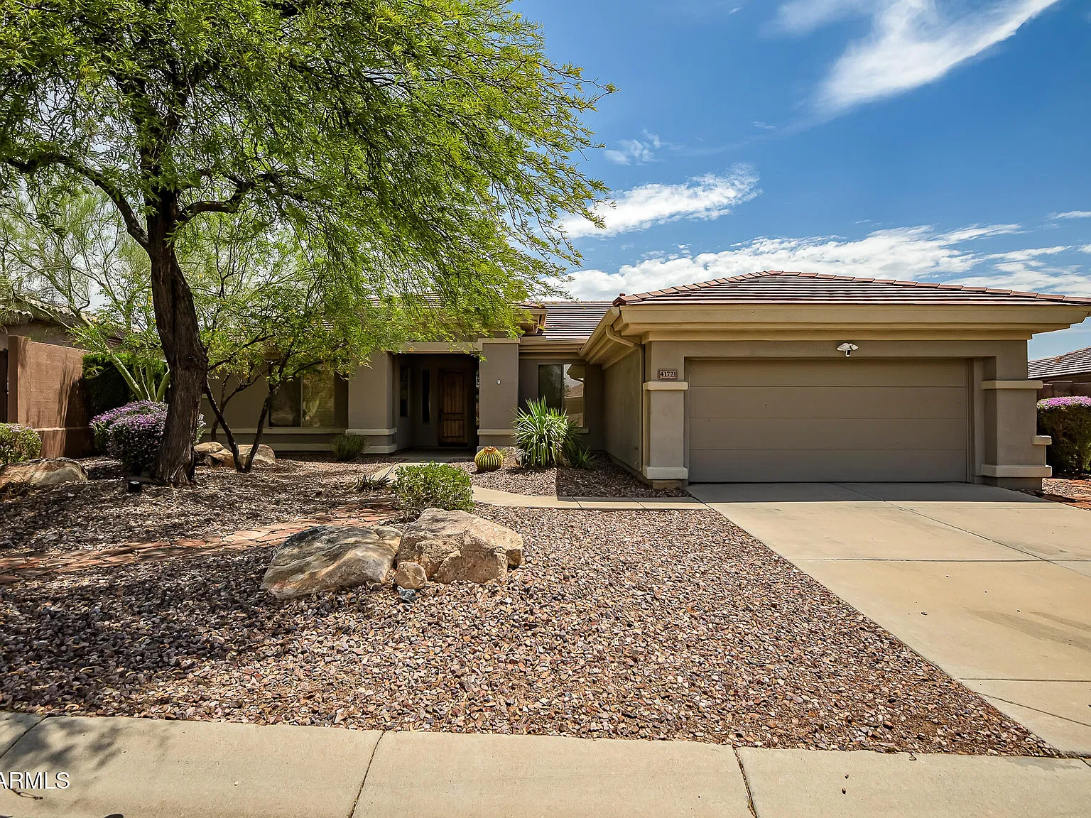 3 bed, 2.0 bath, 2064 sqft, $2,450 — Photo 1