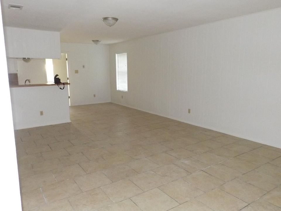 1st image of 15995 Shoshone Dr