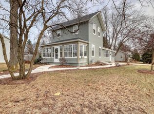 739 S Silver Lake St, Oconomowoc, WI 53066
