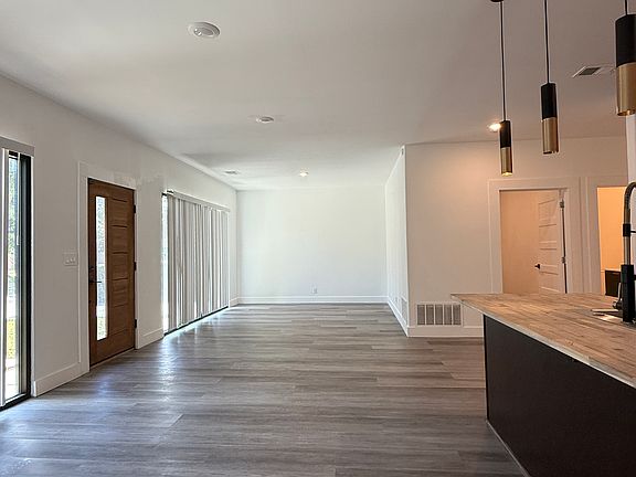 5th image of 2707 Carpenter Ave