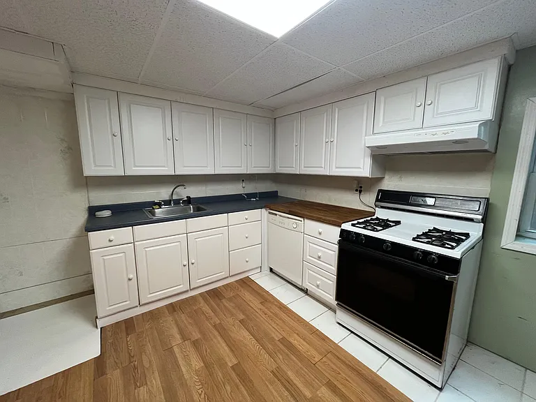 4 Tappan Dr #2 — Photo 2