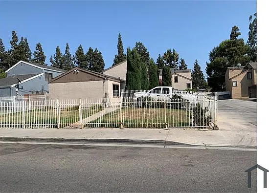 2 bed, 950 sqft, $2,200 — Photo 1