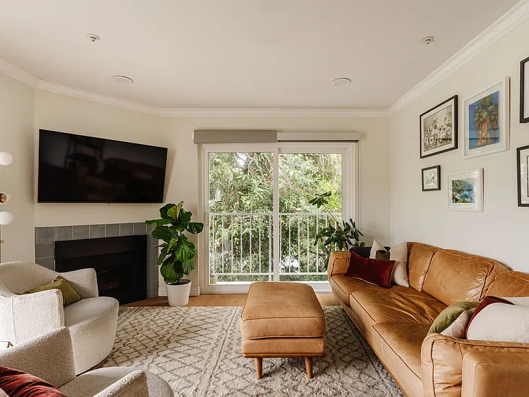 1016 Hancock Ave #6 — Photo 3