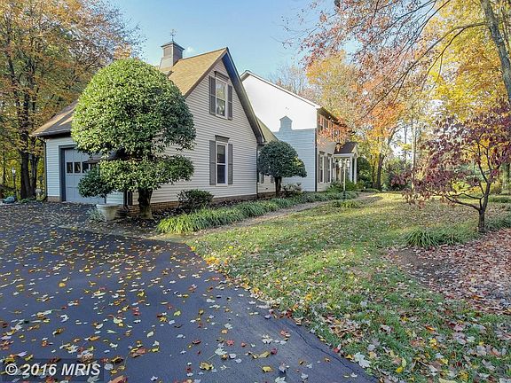 3rd image of 5708 Birchwood Ct
