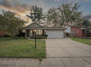 15036 Lakewood Dr, Plymouth, MI 48170