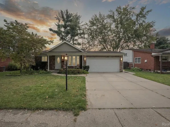 15036 Lakewood Dr, Plymouth, MI 48170