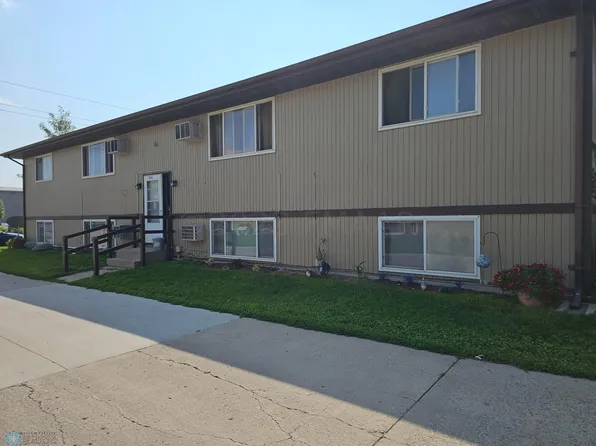 2911 7th Ave N, Fargo, ND 58102